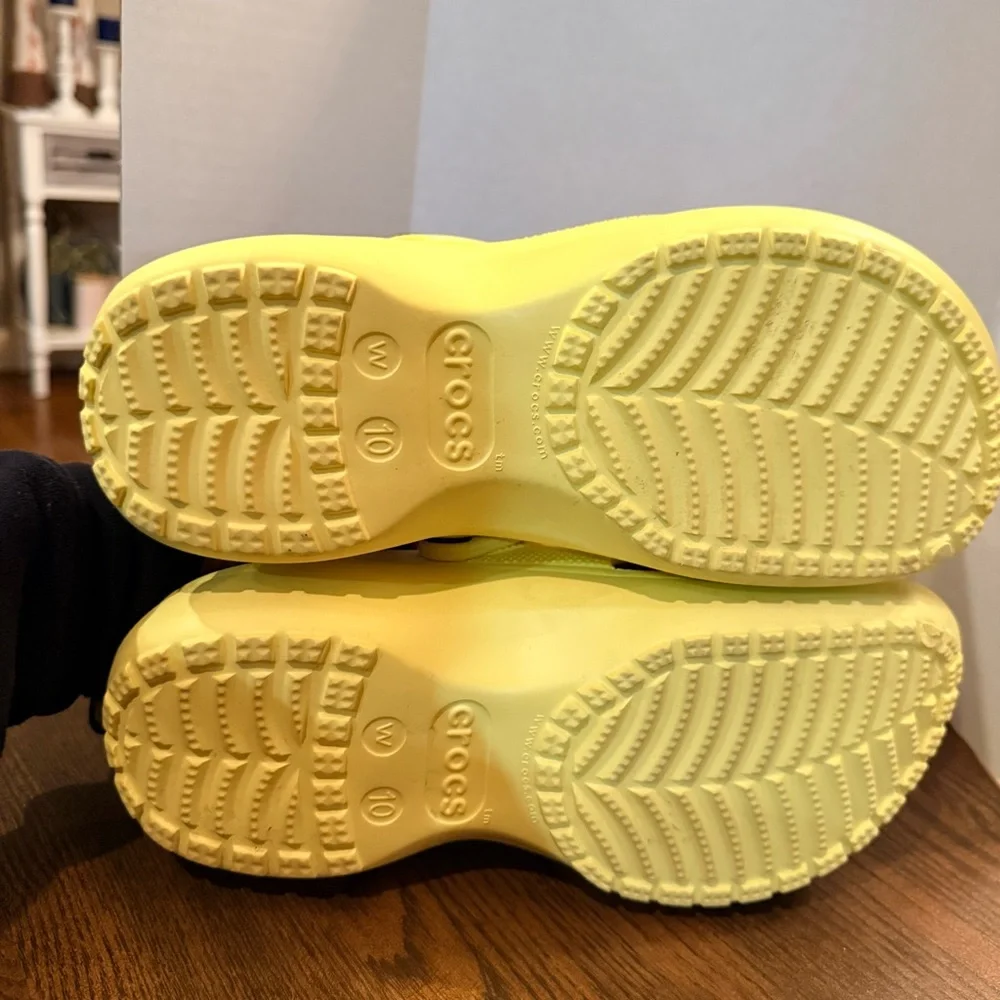 CROCS Yellow Women's classic platform Clogs. Platform. Size 10 - Picture 3 of 6